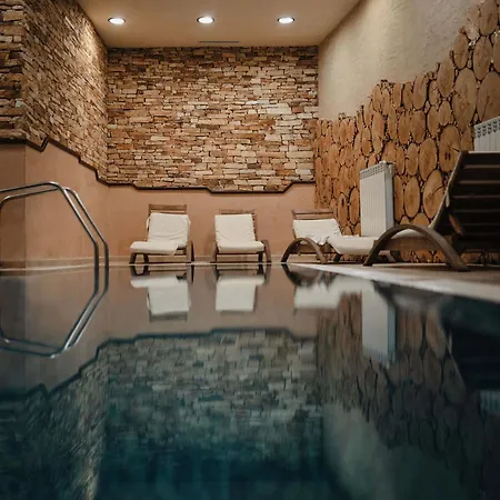 Royal Park Hotel Апартамент *